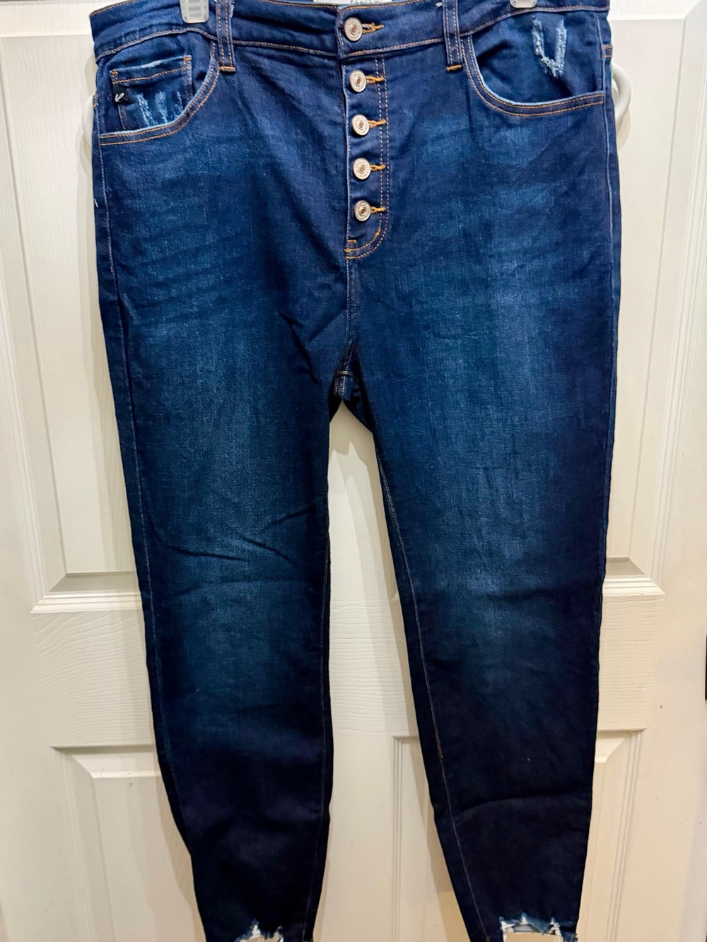 KanCan Women’s Dark Wash Mid-Rise Jeans with Button-fly. Size 15/31 or XL